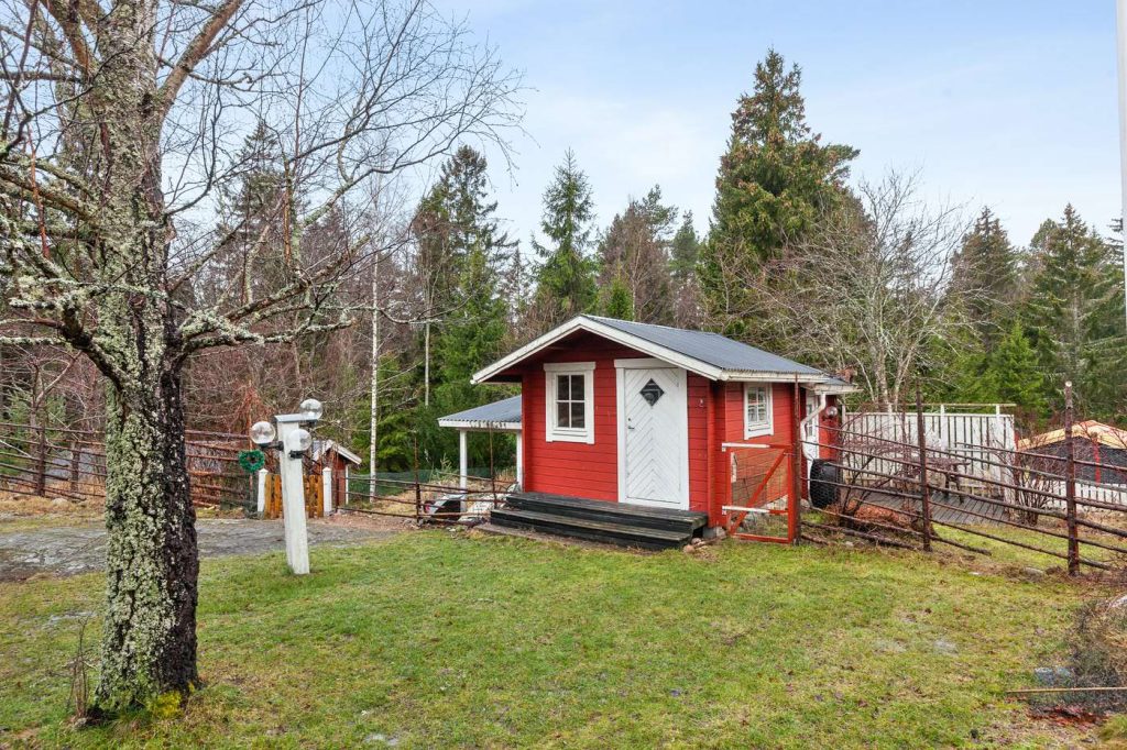 23. Fonsterrenovering sommarstuga Enkoping Uppland