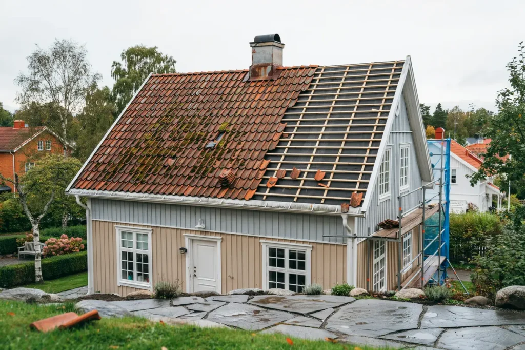 takbyte eller takrenovering s vet du vilket alternativ som l nar sig f r ditt hus